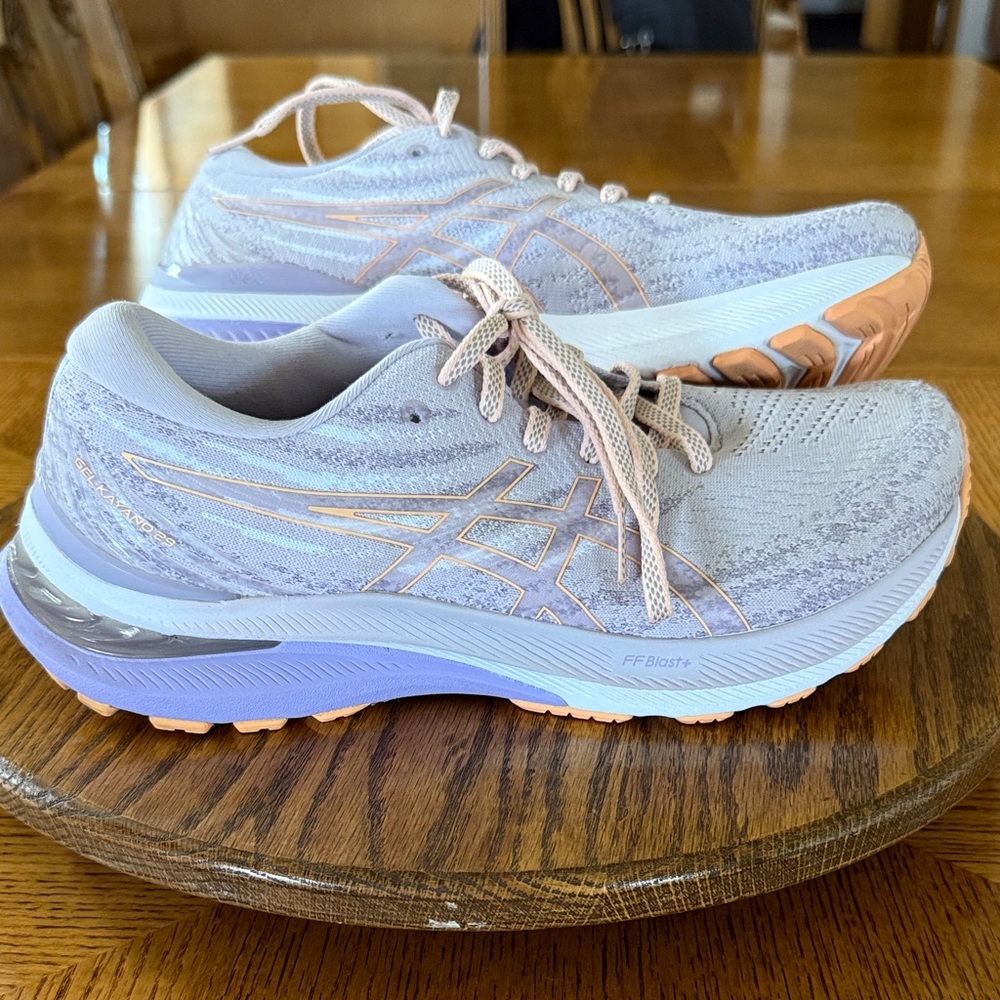Women’s ASICS KAYANO 29 size 9